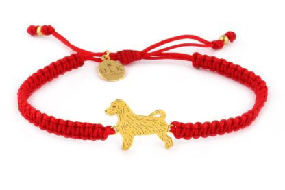 Armband mit Jack Russell Terrier Hund aus vergoldetem Silber an rotem Makramee