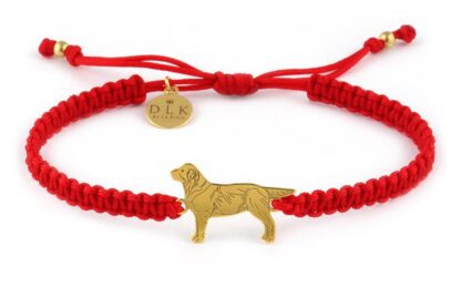 Armband mit Labrador Hund aus vergoldetem Silber an rotem Makramee