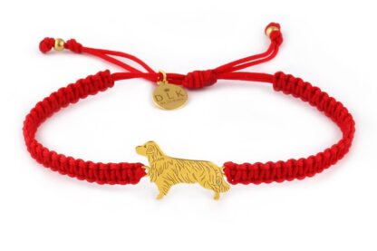 Armband mit Golder Retriever Hund aus vergoldetem Silber an rotem Makramee
